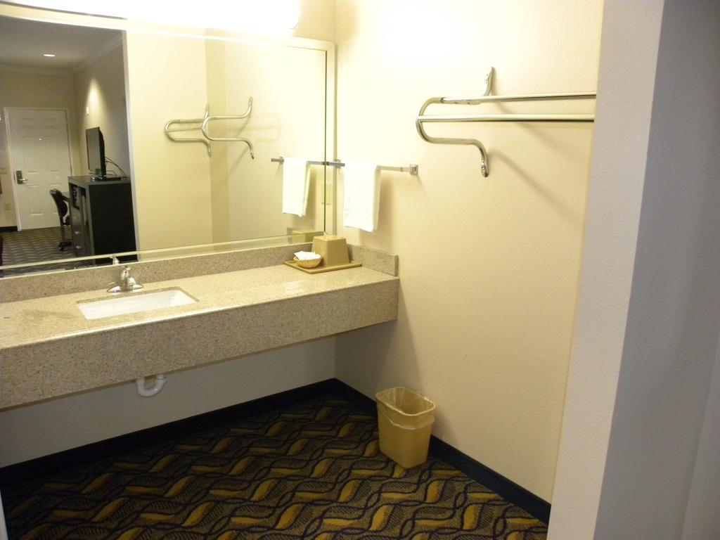 האמבל Palace Inn Kingwood חדר תמונה
