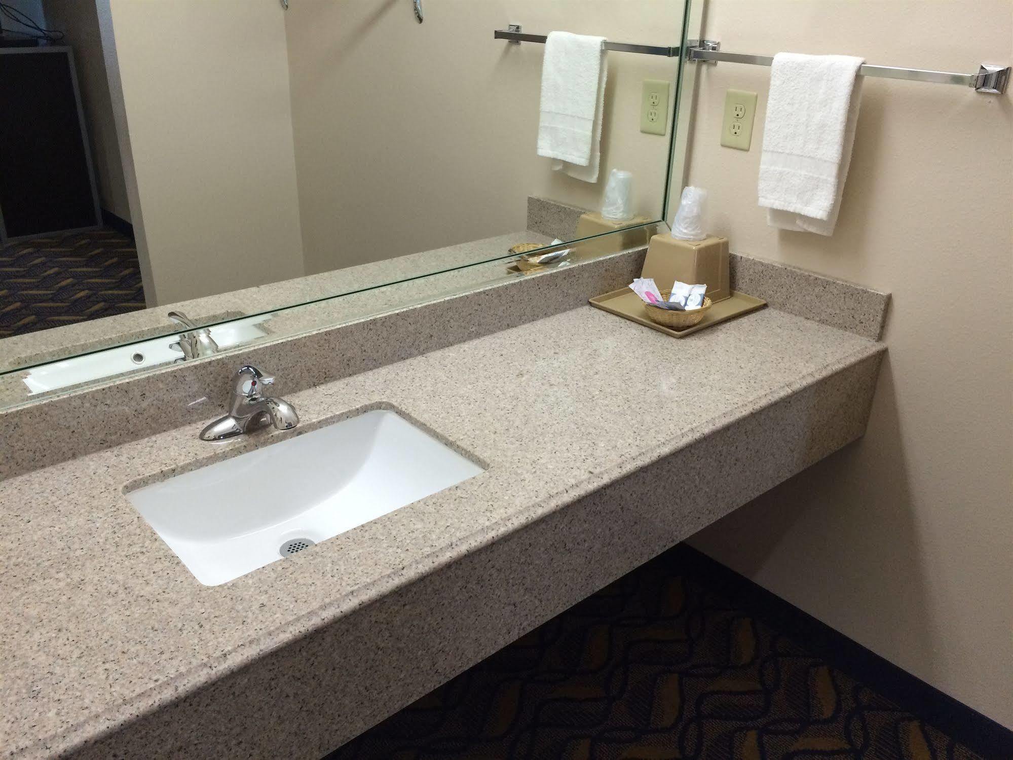 האמבל Palace Inn Kingwood מראה חיצוני תמונה